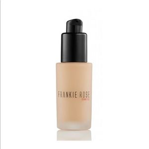 Frankie rose matte foundation